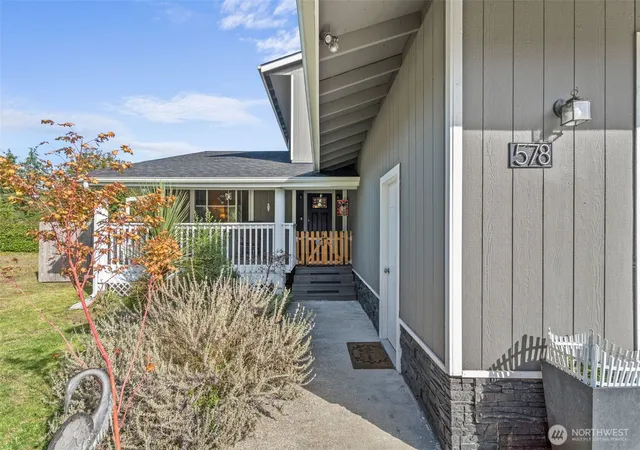 Photo 3 of Single family home for sale at 578 Meadow Ave NE, Ocean Shores, WA 98569 | MLS# NWM2591973 | Listing updated on 2026-10-22