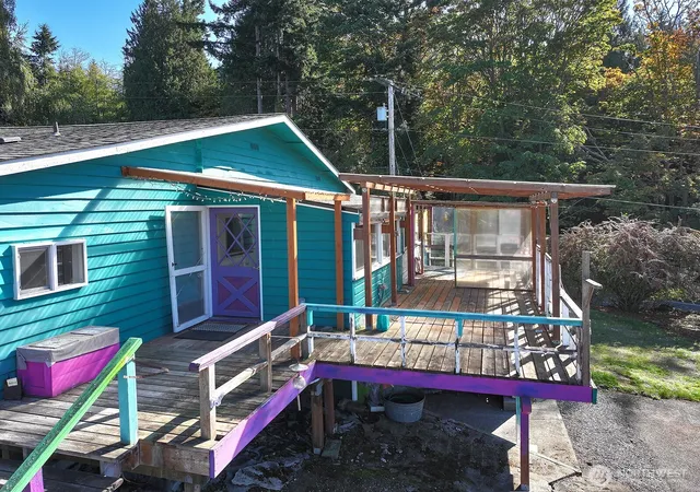 Photo 2 of Single family home for sale at 5995 Woodard Ave, Freeland, WA 98249 | MLS# NWM2591978 | Listing updated on 2026-10-15