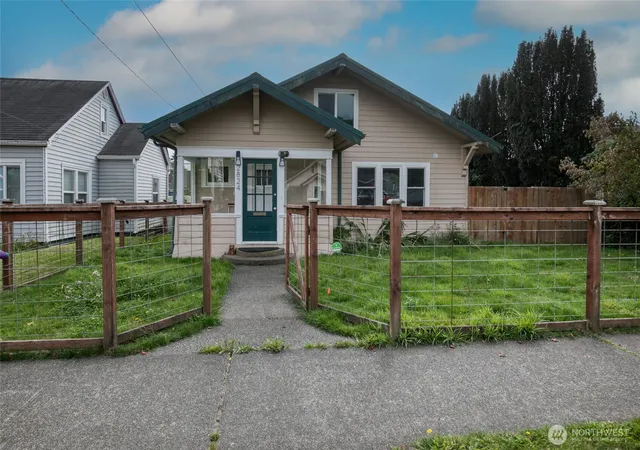 Single family home for sale at 2824 Aberdeen Ave, Hoquiam, WA 98550 | MLS# NWM2591988