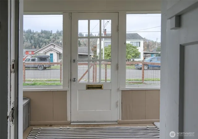 Photo 1 of Single family home for sale at 2824 Aberdeen Ave, Hoquiam, WA 98550 | MLS# NWM2591988 | Listing updated on 2026-10-14