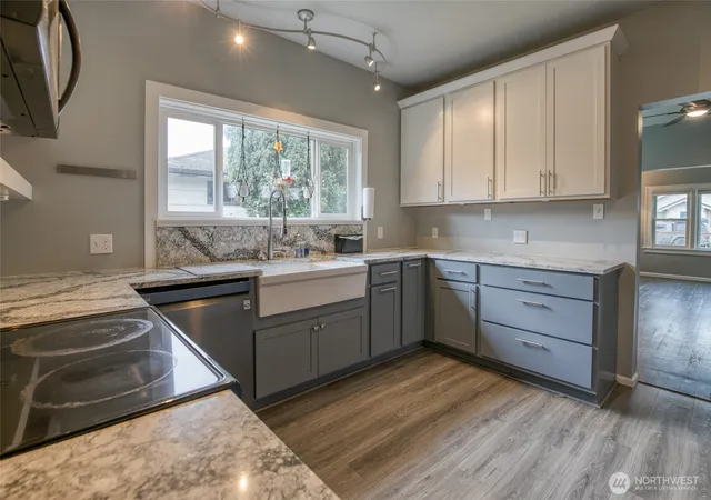 Photo 3 of Single family home for sale at 2824 Aberdeen Ave, Hoquiam, WA 98550 | MLS# NWM2591988 | Listing updated on 2026-10-14