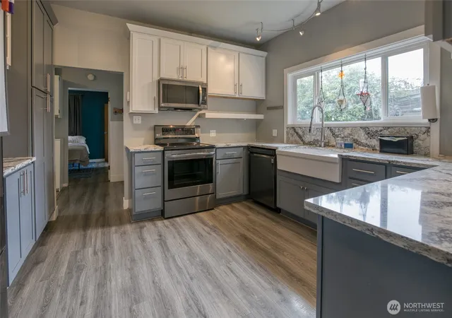 Photo 4 of Single family home for sale at 2824 Aberdeen Ave, Hoquiam, WA 98550 | MLS# NWM2591988 | Listing updated on 2026-10-14