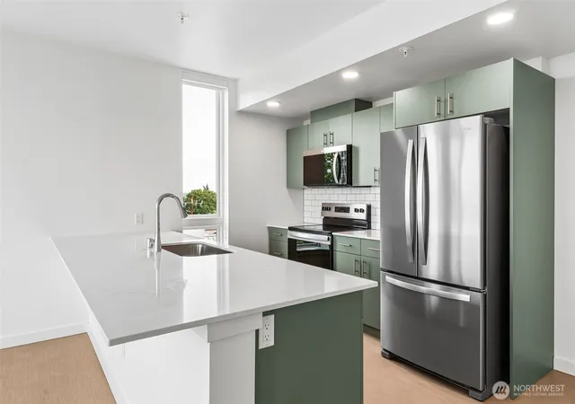 Photo 3 of Condo for sale at 5819 Phinney Ave N #401, Seattle, WA 98103 | MLS# NWM2592020 | Listing updated on 2026-10-14