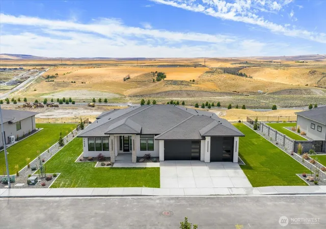 Photo 2 of Single family home for sale at 7505 W 23rd Avenue, Kennewick, WA 99338 | MLS# NWM2592065 | Listing updated on 2026-10-09