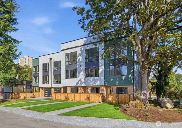 Townhouse for sale at 1520 S Grand St, Seattle, WA 98144 | MLS# NWM2592066