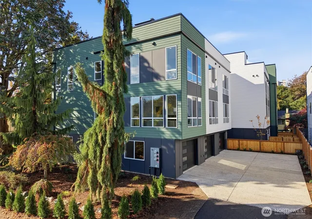 Photo 2 of Townhouse for sale at 1520 S Grand St, Seattle, WA 98144 | MLS# NWM2592066 | Listing updated on 2026-10-29