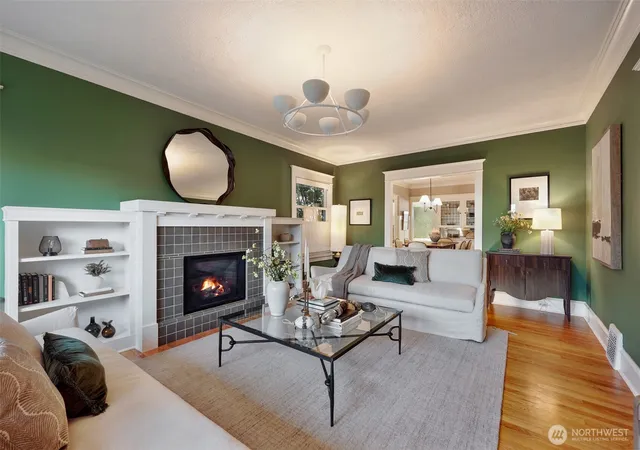 Photo 4 of Sale Pending at 5507 12th Avenue NE, Seattle, WA 98105 | MLS# NWM2592072 | Listing updated on 2026-10-10