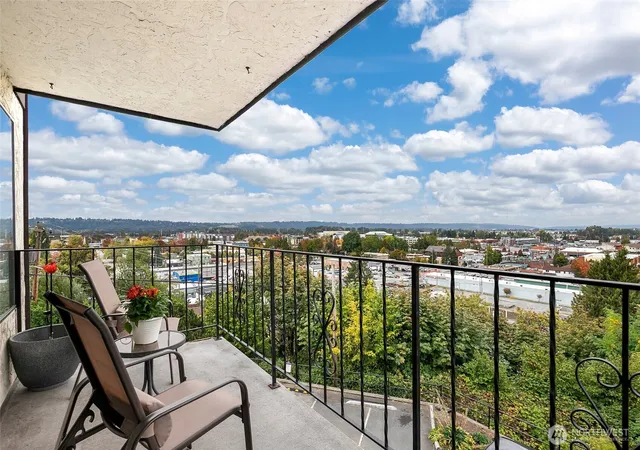 Condo for sale at 317 Kennebeck Ave S #204, Kent, WA 98030 | MLS# NWM2592073