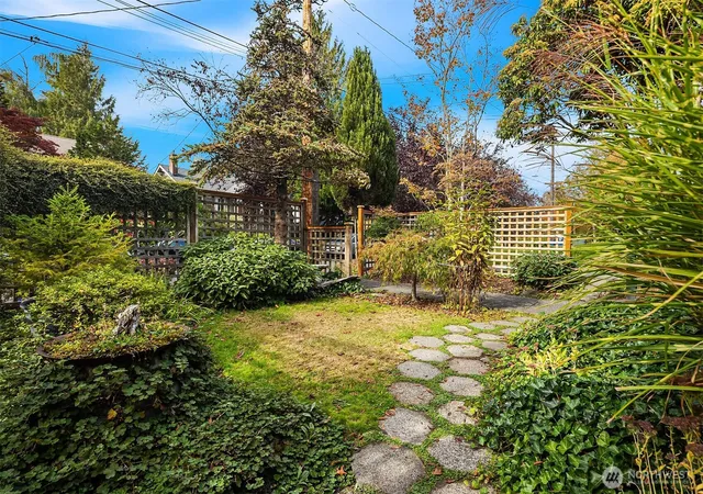 Photo 3 of Sale Pending at 1960 26th Avenue E, Seattle, WA 98112 | MLS# NWM2592081 | Listing updated on 2026-10-19