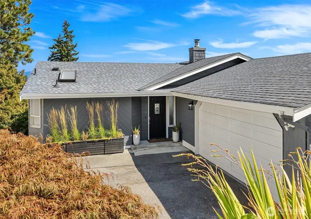 Photo 2 of Single family home for sale at 1379 Se Camano Dr, Camano Island, WA 98282 | MLS# NWM2592105 | Listing updated on 2026-10-08