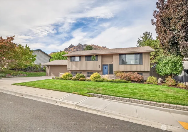 Photo 2 of Single family home for sale at 1308 Wedgewood Ave, Wenatchee, WA 98801 | MLS# NWM2592108 | Listing updated on 2026-10-08