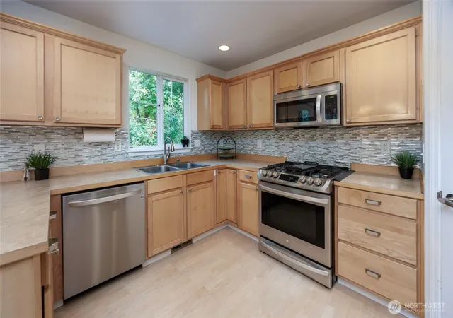 Photo 4 of Townhouse for sale at 11410 23rd Place W #28, Everett, WA 98204 | MLS# NWM2592116 | Listing updated on 2026-10-09