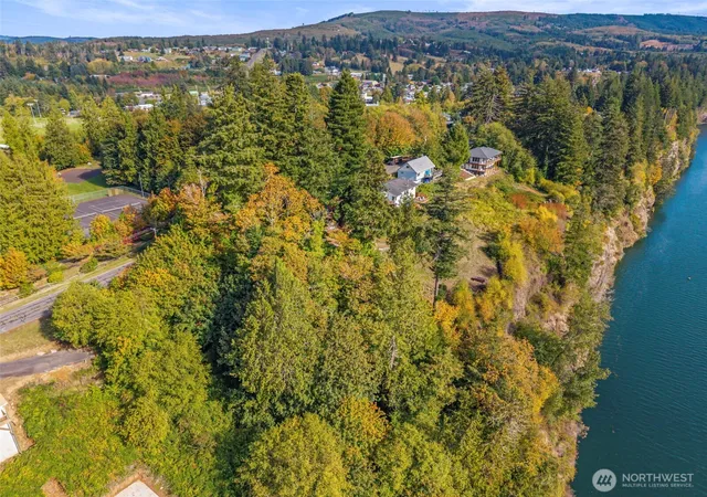 Photo 2 of Land for sale at 620 Columbia St, Cathlamet, WA 98612 | MLS# NWM2592121 | Listing updated on 2026-10-08