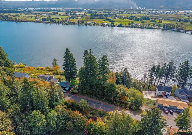 Photo 4 of Land for sale at 620 Columbia St, Cathlamet, WA 98612 | MLS# NWM2592121 | Listing updated on 2026-10-08