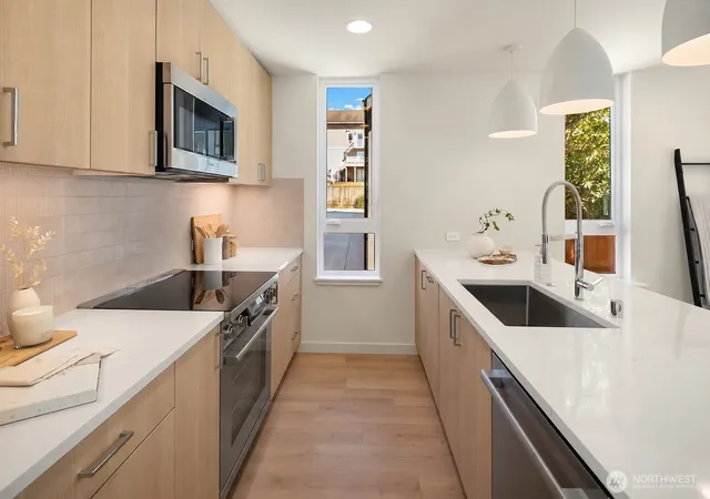 Photo 4 of Single family home for sale at 2532 B 30th Ave W, Seattle, WA 98199 | MLS# NWM2592130 | Listing updated on 2026-10-19