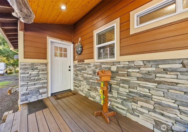 Photo 2 of Single family home for sale at 142 Silver Tip Ln, Packwood, WA 98361 | MLS# NWM2592138 | Listing updated on 2026-10-10