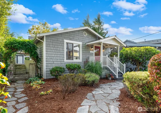Photo 1 of Single family home for sale at 4107 SW Southern St, Seattle, WA 98136 | MLS# NWM2592142 | Listing updated on 2026-10-15