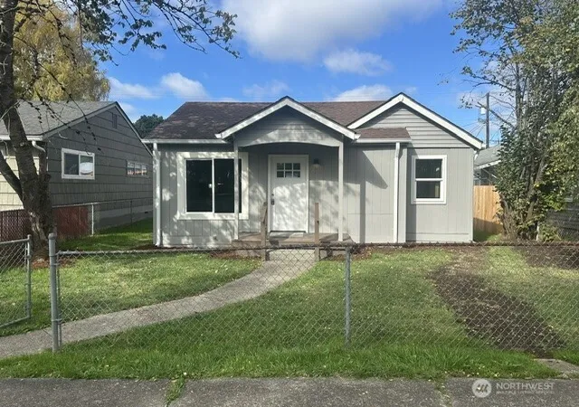 Photo 2 of Single family home for sale at 273 Baltimore St, Longview, WA 98632 | MLS# NWM2592149 | Listing updated on 2026-10-13
