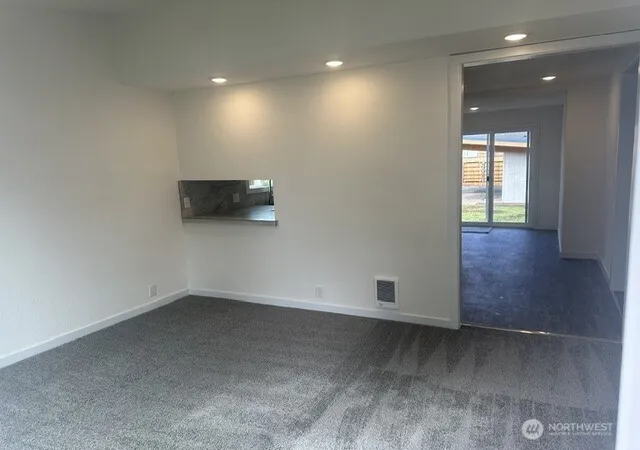 Photo 3 of Single family home for sale at 273 Baltimore St, Longview, WA 98632 | MLS# NWM2592149 | Listing updated on 2026-10-13