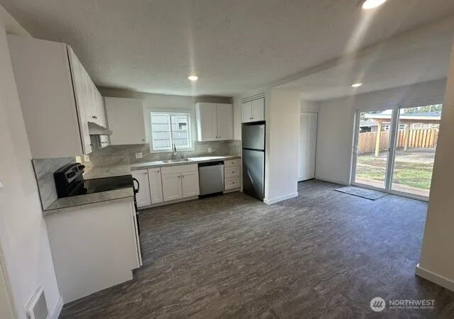 Photo 4 of Single family home for sale at 273 Baltimore St, Longview, WA 98632 | MLS# NWM2592149 | Listing updated on 2026-10-13