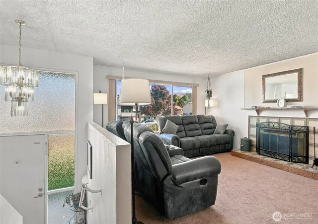 Photo 2 of Single family home for sale at 216 Broadmoor St, East Wenatchee, WA 98802 | MLS# NWM2592163 | Listing updated on 2026-10-16