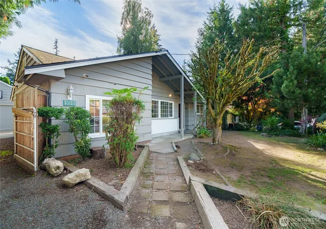 Single family home for sale at 1211 N 173rd Street, Shoreline, WA 98133 | MLS# NWM2592164