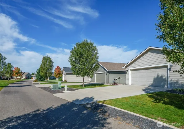 Photo 3 of Single family home for sale at 22560 E Wellington Pkwy, Liberty Lake, WA 99019 | MLS# NWM2592167 | Listing updated on 2026-10-09