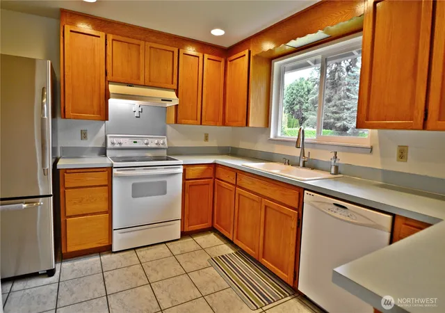 Photo 4 of Single family home for sale at 9925 61st Avenue E, Puyallup, WA 98373 | MLS# NWM2592172 | Listing updated on 2026-10-09