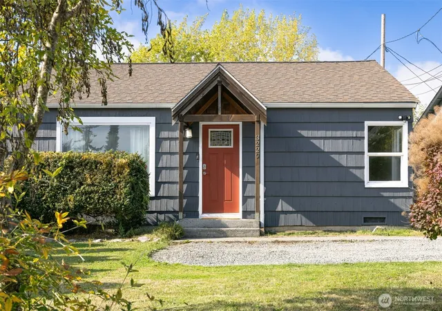 Photo 1 of Sale Pending at 3229 Bennett Dr, Bellingham, WA 98225 | MLS# NWM2592190 | Listing updated on 2026-10-20
