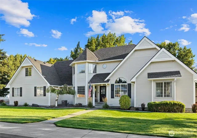Photo 1 of Single family home for sale at 1022 E Capitol Ave, Ellensburg, WA 98926 | MLS# NWM2592196 | Listing updated on 2026-10-09