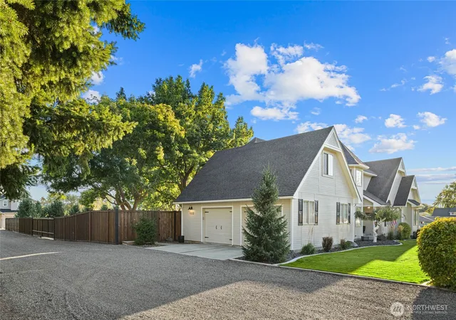 Photo 3 of Single family home for sale at 1022 E Capitol Ave, Ellensburg, WA 98926 | MLS# NWM2592196 | Listing updated on 2026-10-09