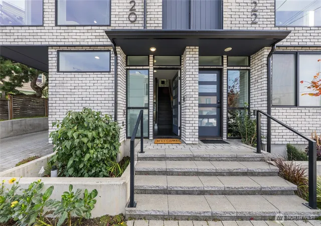 Townhouse for sale at 4020 Beach Dr SW, Seattle, WA 98116 | MLS# NWM2592220