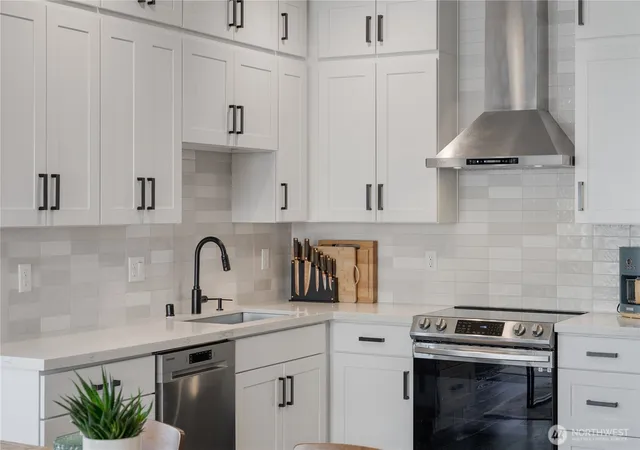 Photo 3 of Townhouse for sale at 4020 Beach Dr SW, Seattle, WA 98116 | MLS# NWM2592220 | Listing updated on 2026-10-23