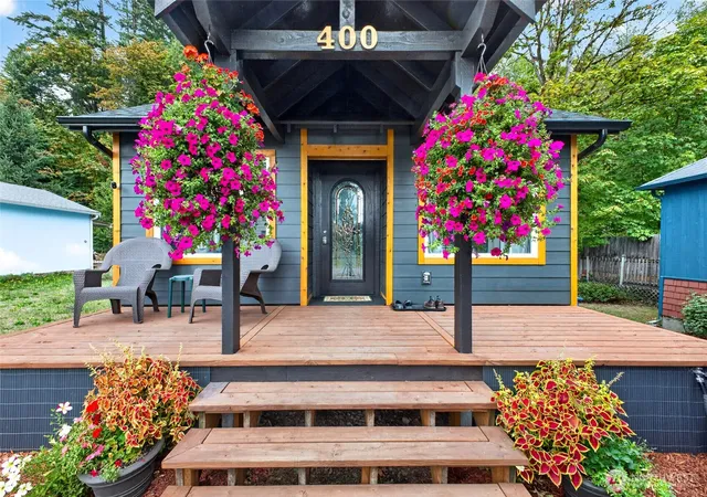 Single family home for sale at 400 Henry St, Shelton, WA 98584 | MLS# NWM2592224