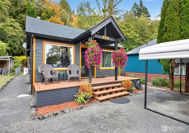 Photo 1 of Single family home for sale at 400 Henry St, Shelton, WA 98584 | MLS# NWM2592224 | Listing updated on 2026-10-09