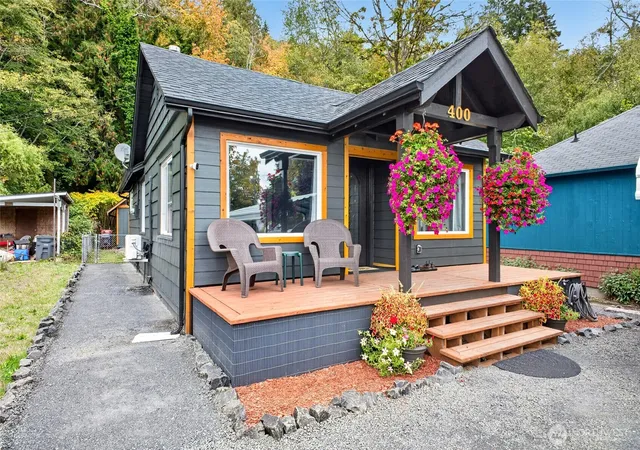 Photo 3 of Single family home for sale at 400 Henry St, Shelton, WA 98584 | MLS# NWM2592224 | Listing updated on 2026-10-09