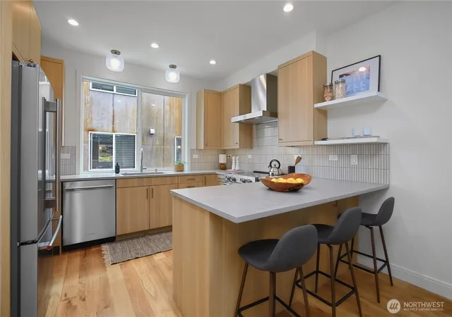 Photo 4 of Townhouse for sale at 721 N 45th Street, Seattle, WA 98103 | MLS# NWM2592231 | Listing updated on 2026-10-13