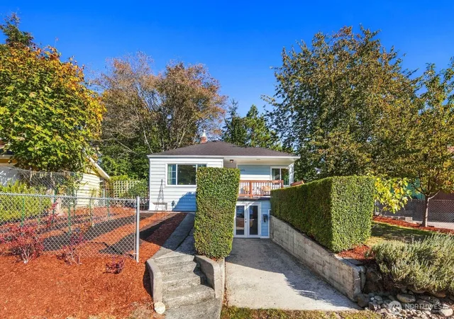 Photo 3 of Single family home for sale at 10032 11th Avenue SW, Seattle, WA 98146 | MLS# NWM2592238 | Listing updated on 2026-10-09