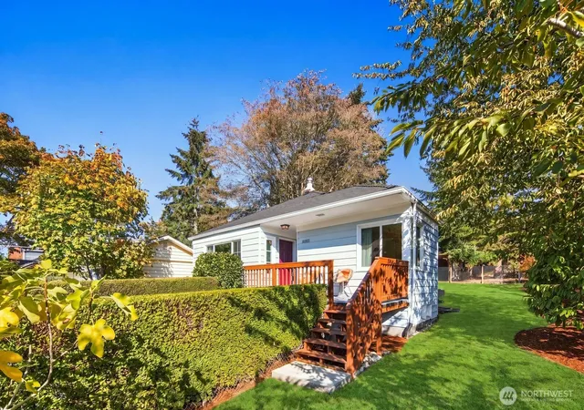 Photo 4 of Single family home for sale at 10032 11th Avenue SW, Seattle, WA 98146 | MLS# NWM2592238 | Listing updated on 2026-10-09