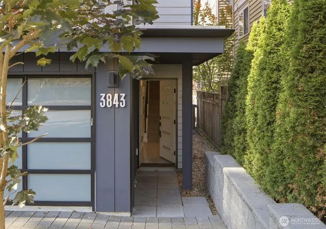 Photo 2 of Townhouse for sale at 3843 Woodlawn Ave N, Seattle, WA 98103 | MLS# NWM2592242 | Listing updated on 2026-10-09