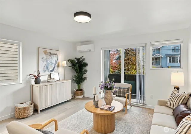 Photo 4 of Townhouse for sale at 3843 Woodlawn Ave N, Seattle, WA 98103 | MLS# NWM2592242 | Listing updated on 2026-10-09