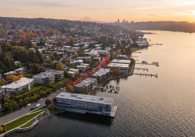 Photo 2 of Condo for sale at 733 Lake St S #1-A, Kirkland, WA 98033 | MLS# NWM2592248 | Listing updated on 2026-10-22