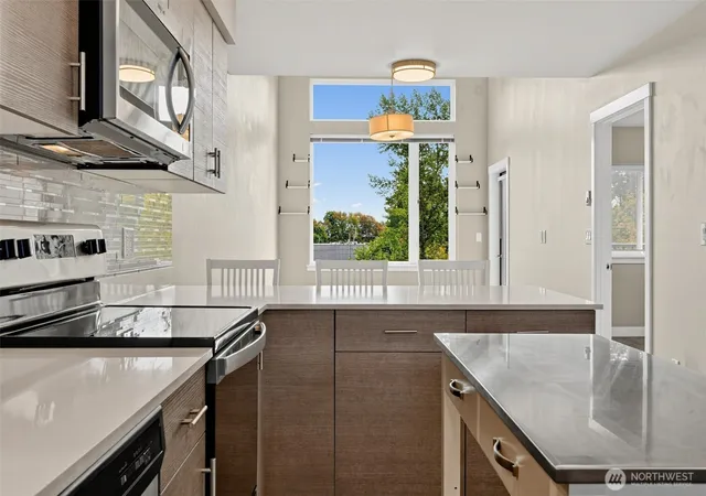 Photo 4 of Condo for sale at 1882 Front St #401, Lynden, WA 98264 | MLS# NWM2592260 | Listing updated on 2026-10-12