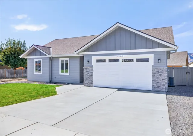 Photo 1 of Single family home for sale at 2503 Plateau Dr, East Wenatchee, WA 98802 | MLS# NWM2592274 | Listing updated on 2026-10-13