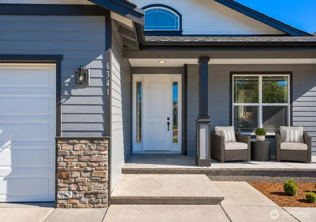 Photo 4 of Single family home for sale at 6341 53rd Avenue W, University Place, WA 98467 | MLS# NWM2592282 | Listing updated on 2026-10-29