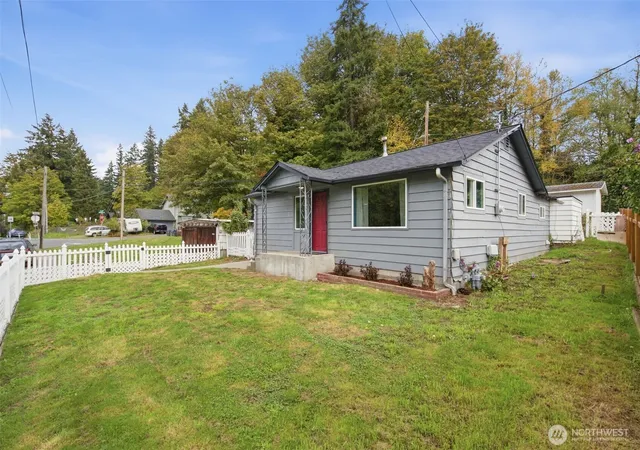 Photo 3 of Single family home for sale at 1534 Corbet Dr NW, Bremerton, WA 98312 | MLS# NWM2592286 | Listing updated on 2026-10-10