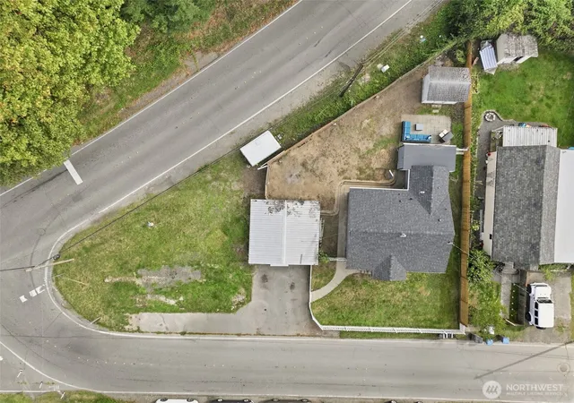 Photo 4 of Single family home for sale at 1534 Corbet Dr NW, Bremerton, WA 98312 | MLS# NWM2592286 | Listing updated on 2026-10-10