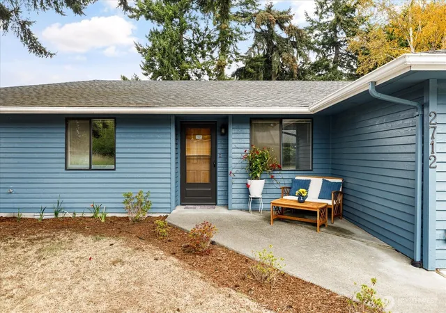 Photo 3 of Single family home for sale at 2712 Sun Vista Cir, Clinton, WA 98236 | MLS# NWM2592297 | Listing updated on 2026-10-08