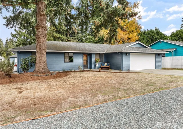 Photo 3 of Single family home for sale at 2712 Sun Vista Cir, Clinton, WA 98236 | MLS# NWM2592297 | Listing updated on 2026-10-09