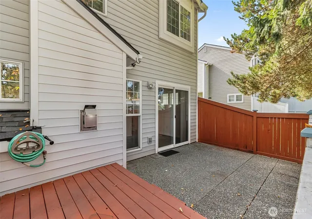 Photo 4 of Condo for sale at 10030 Holly Dr #101, Everett, WA 98204 | MLS# NWM2592305 | Listing updated on 2026-10-09